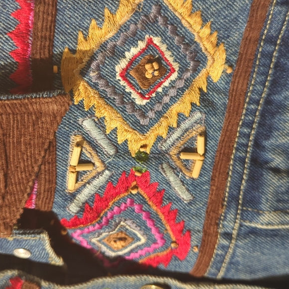 90s Vintage Embroidered Denim Jacket - Picture 2 of 5